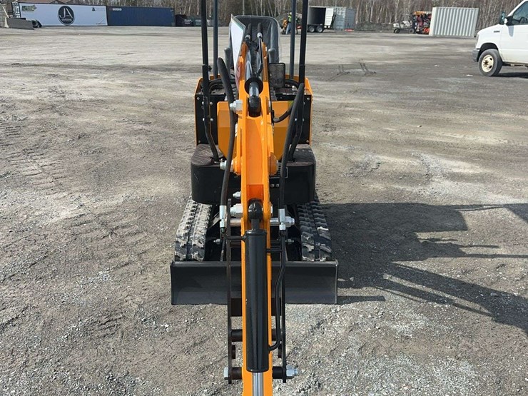 2026-future-ft13-mini-excavator-image-2