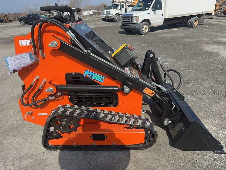 2026-future-ft36c-mini-skid-steer-image-4
