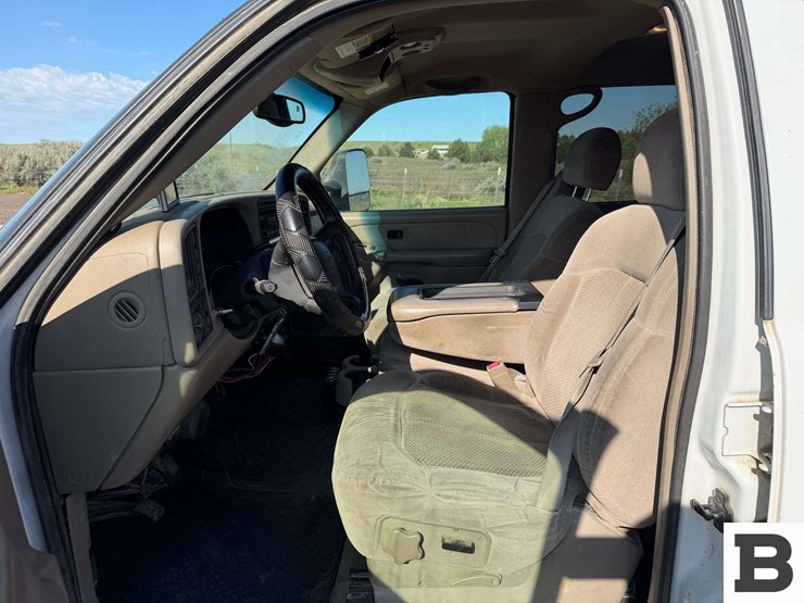 2002-chevrolet-silverado-2500hd-image-28