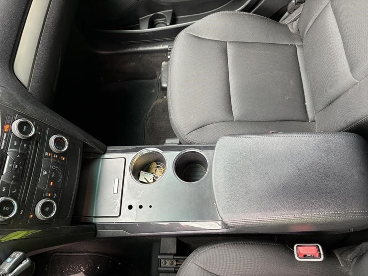 2016-ford-explorer-image-17