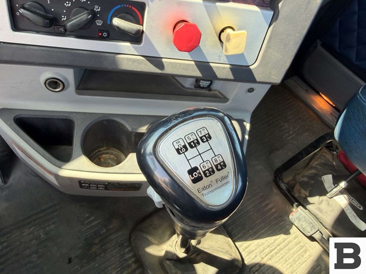 2012-freightliner-coronado-sd-tractor-truck-image-72