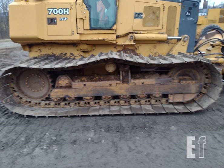 2005-deere-700h-lgp-image-30