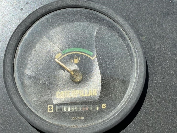 2009-caterpillar-cb24-image-15