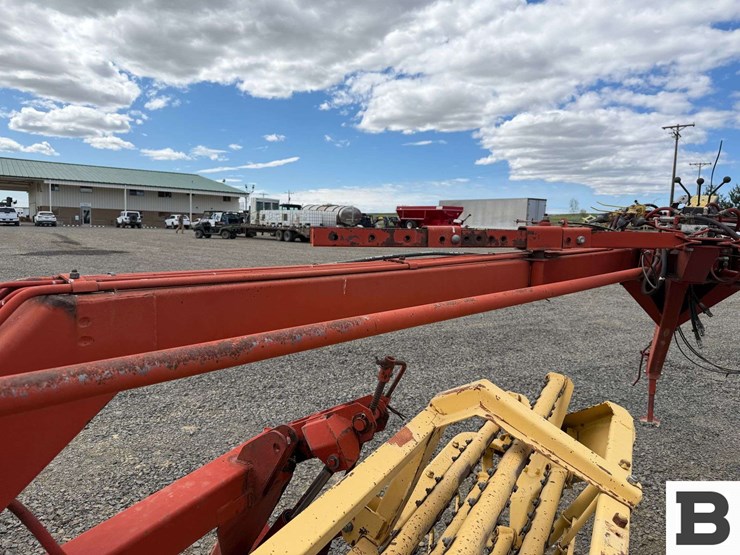 new-holland-216-image-22