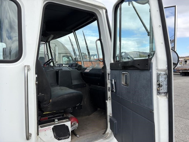 2011-autocar-xpeditor-image-9