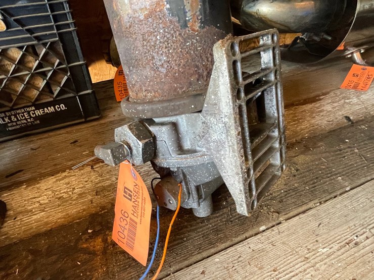 #10436-•-heavy-duty-truck-fuel-water-separator-with-heating-element-image-3