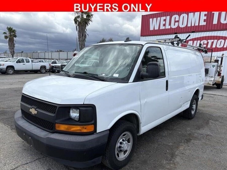 2017-chevrolet-express-2500-image-1