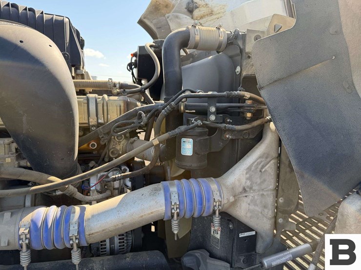 2012-freightliner-coronado-sd-tractor-truck-image-58