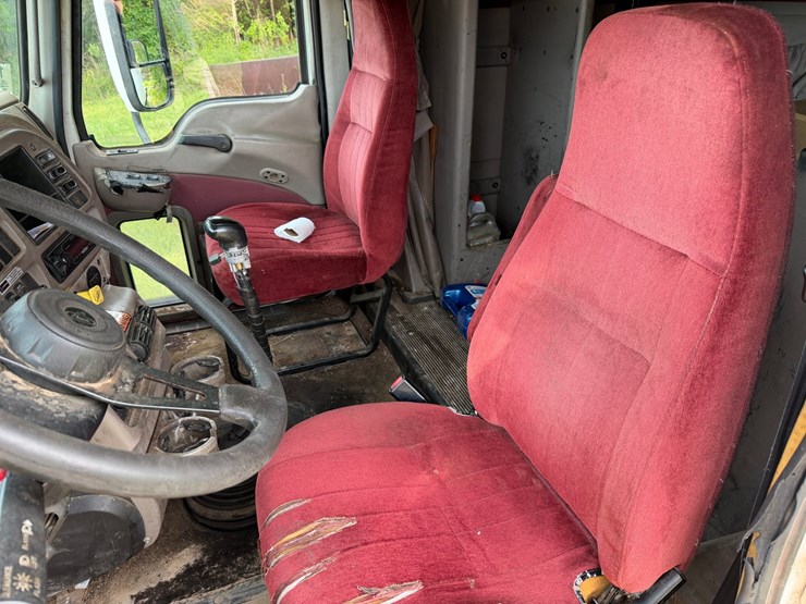 #502-•-#502-•-2005-mack-cxn613-truck---2005-mack-road-tractor-w/-sleeper-image-24