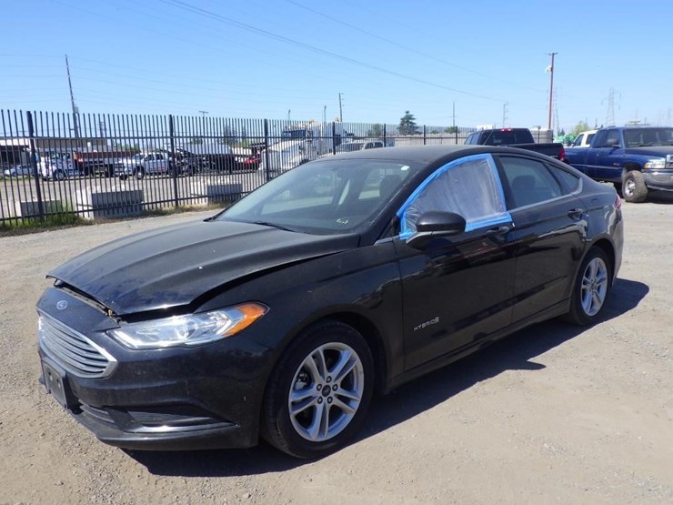 2018-ford-fusion-sedan-image-2