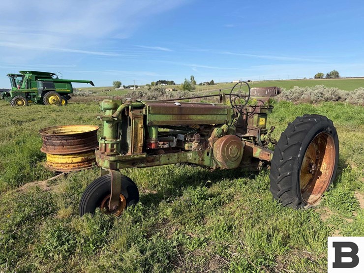 1957-john-deere-520-image-1