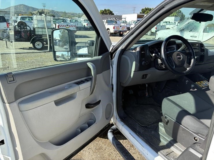 2012-gmc-sierra-2500-image-12