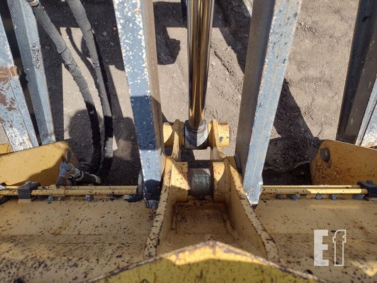 2010-deere-310j-image-24