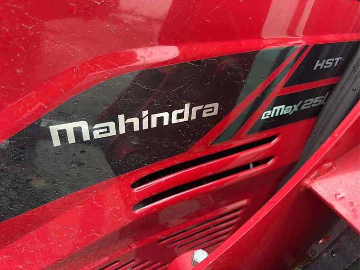 2023-mahindra-emax-25l-image-9