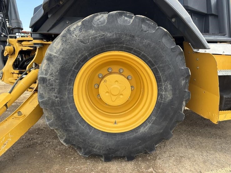 2019-deere-310l-ep-image-30