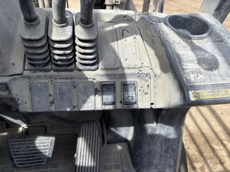 2020-caterpillar-2c6000-image-24