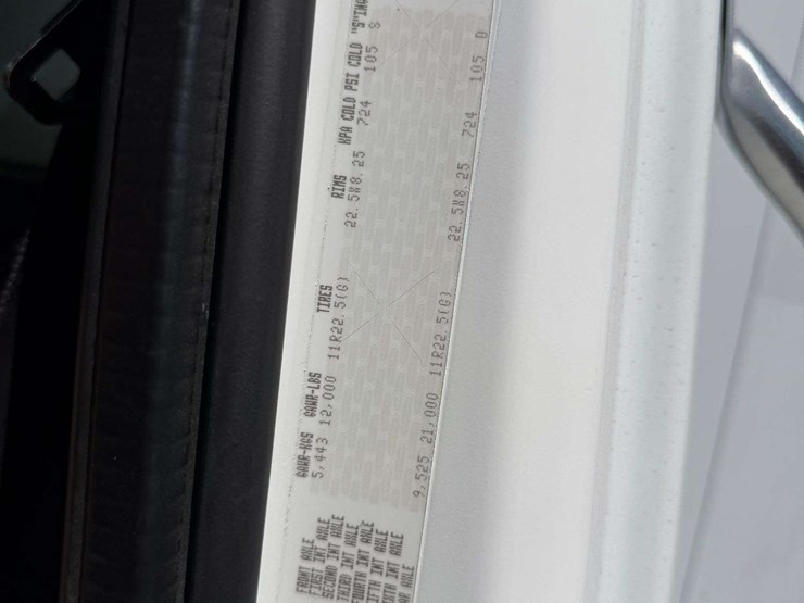 2009-freightliner-m2-box-van-truck-image-67