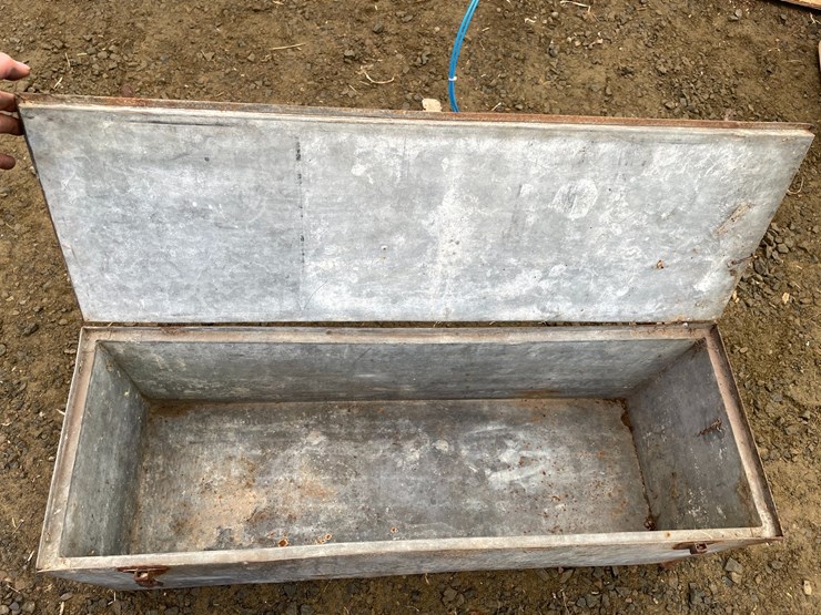 #10376-•-vintage-galvanized-storage-box-with-lid-image-4
