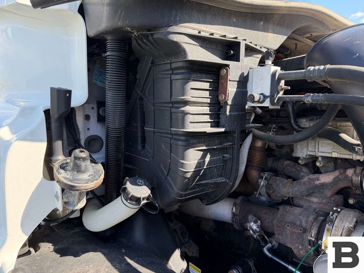 2012-freightliner-cascadia-125-image-52