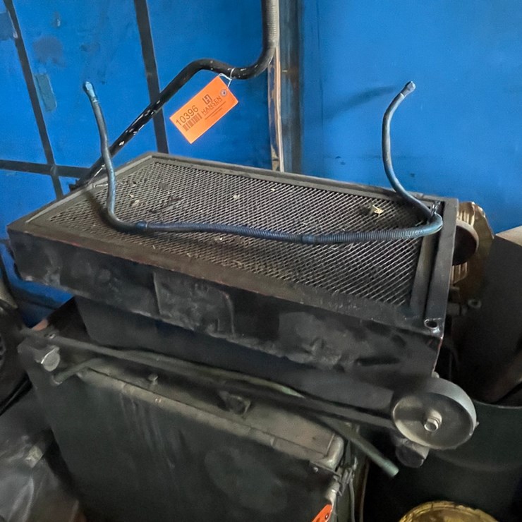 #10396 • Used Oil Drain Pan