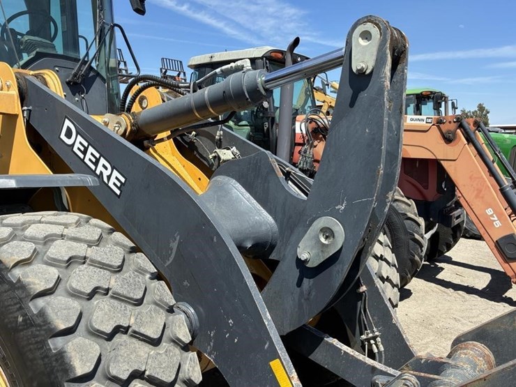 2021-deere-624l-image-11