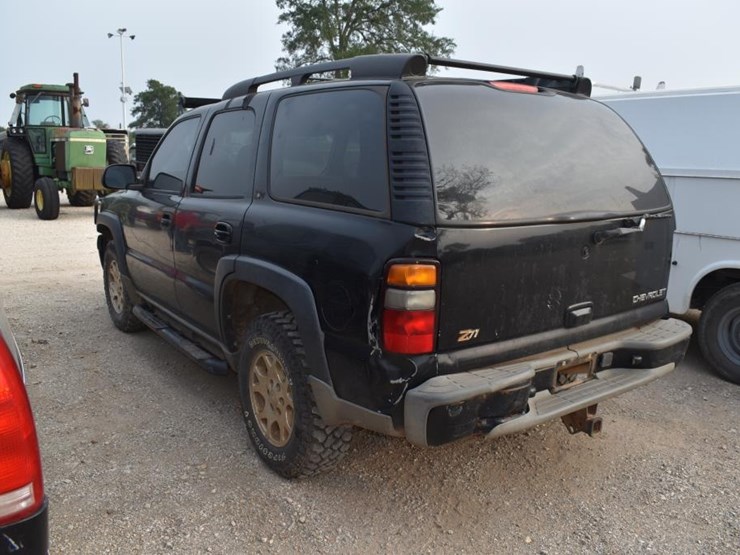 2004-chevrolet-tahoe-image-4
