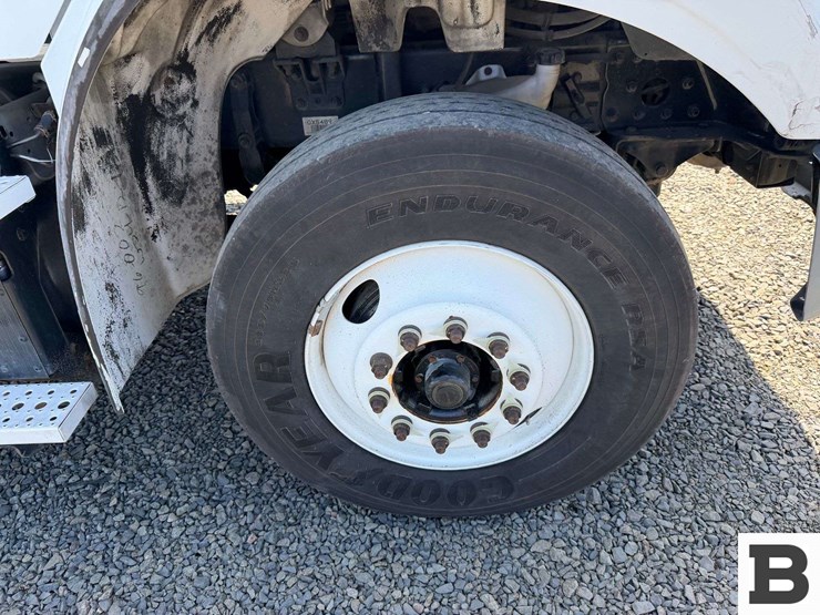 2016-freightliner-m2-bobtail-tractor-truck-image-30