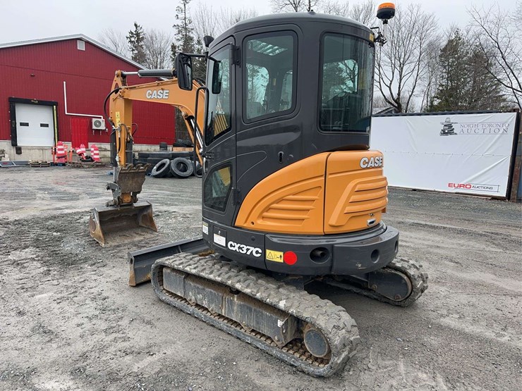 2024-case-cx37c-image-7