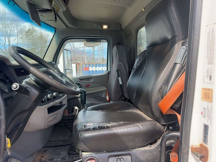 2018-peterbilt-579-image-19