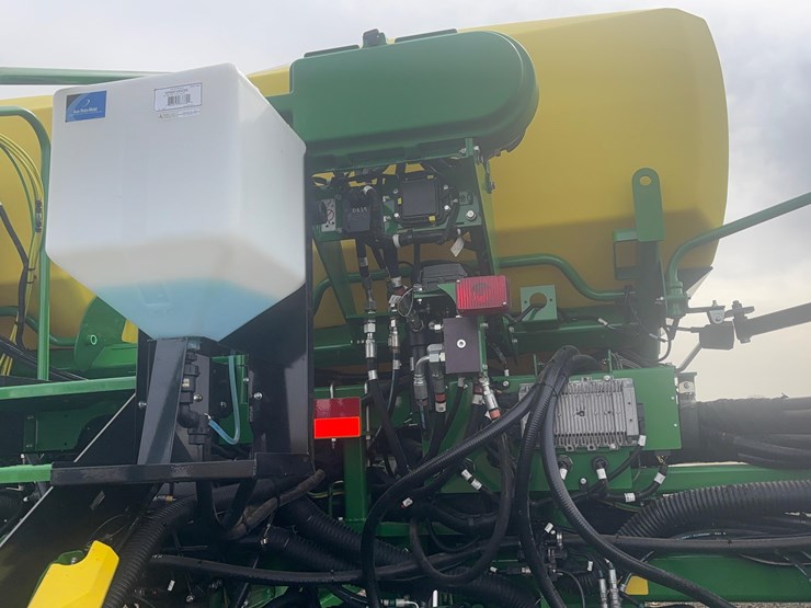 2024-john-deere-db66-image-31