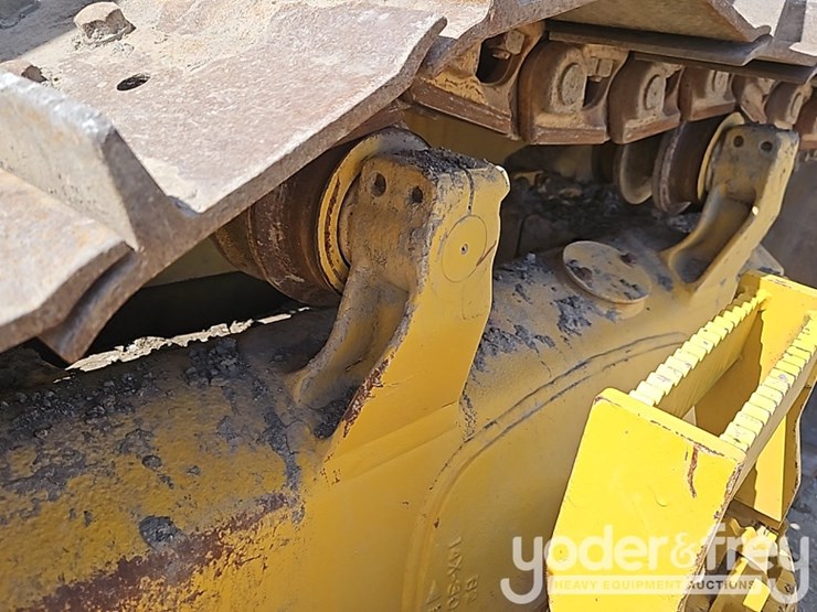 2005-komatsu-d65ex-15-image-21