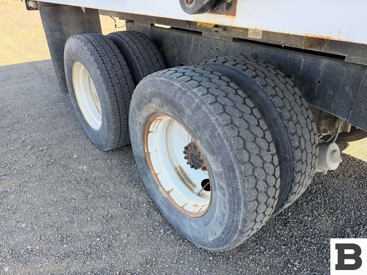 1979-ford-800-image-26