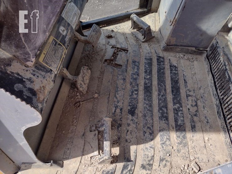 2005-deere-700h-xlt-image-13