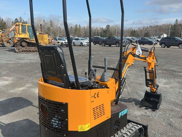 2026-future-ft13-mini-excavator-image-5