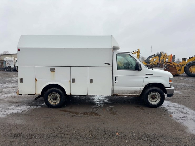 2011-ford-e350-image-6