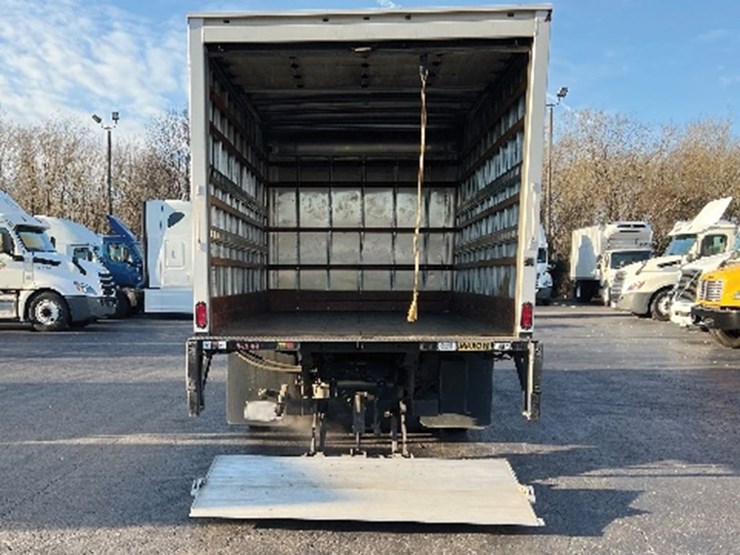 2021-isuzu-npr-image-3