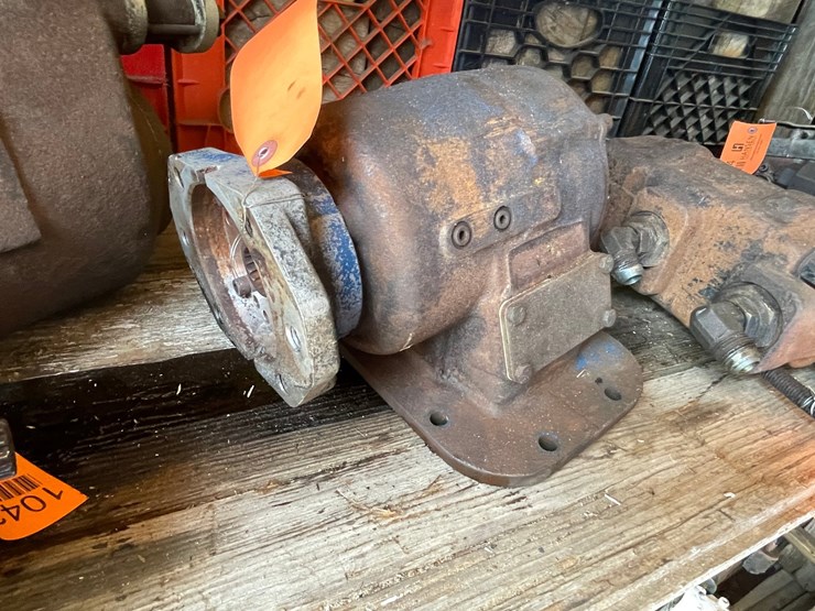 #10430-•-big-direct-mount-hydraulic-pump-image-1