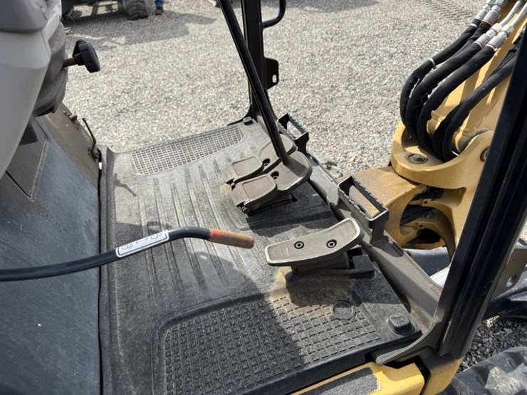 2017-caterpillar-301.7d-image-32