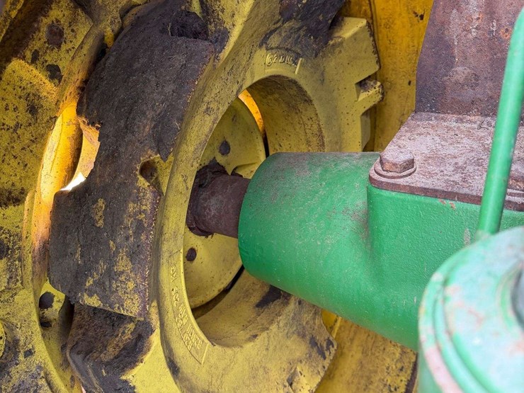 2013-john-deere-7200r-image-26