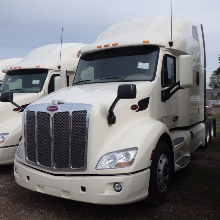 2022 PETERBILT 579