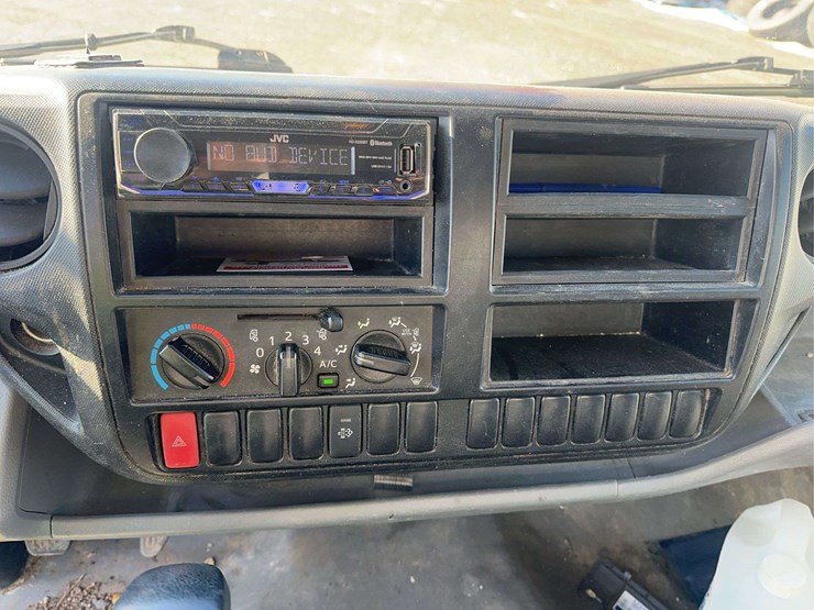 2020-hino-195-image-22