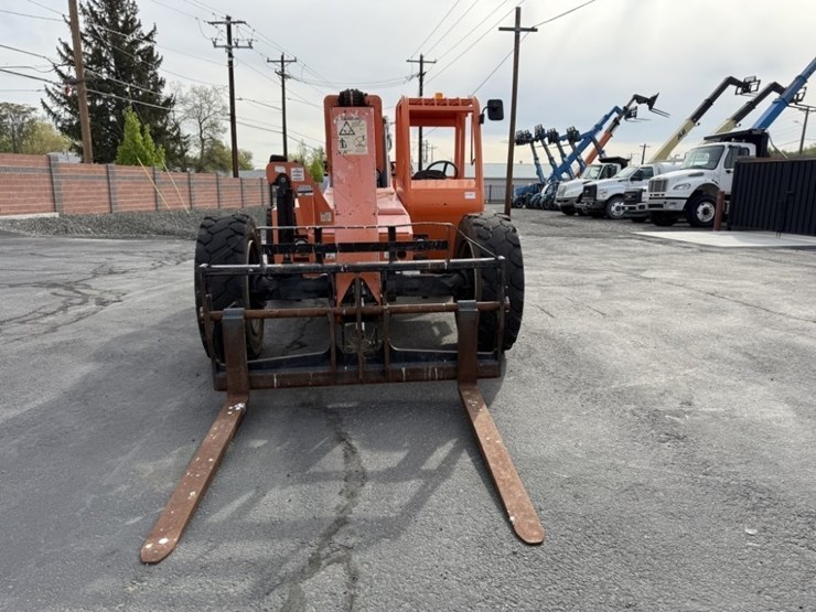 2015-sky-trak-8042-image-9