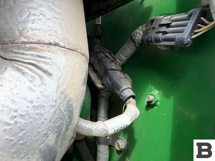 2015-john-deere-5075e-image-76