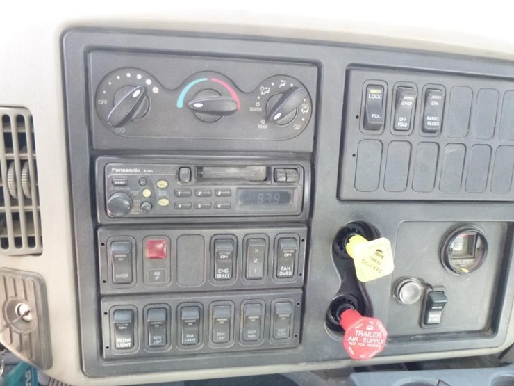 2009-international-7600-image-13