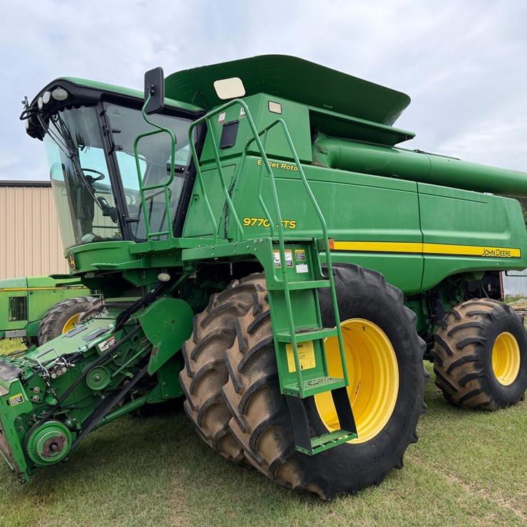 #524 • #524 • 2009 John Deere 9770S Combine