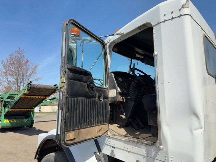 2002-kenworth-t800-image-29