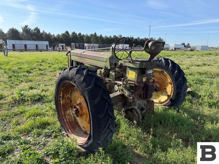 1957-john-deere-520-image-2