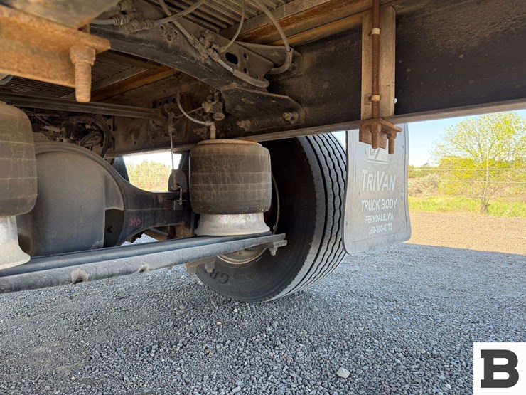 2009-freightliner-m2-box-van-truck-image-25