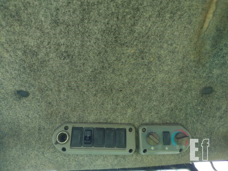 2004-bobcat-s300-image-9