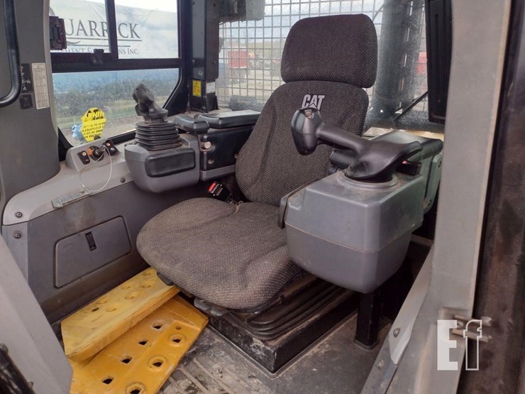 2018-caterpillar-d7e-image-17